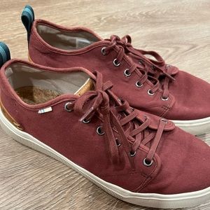 Tom’s casual shoe in size 9.5 mens